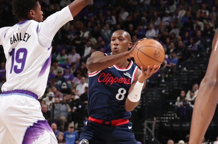 快船后场大闸邓恩：防守虽强，进攻短板却成致命伤？