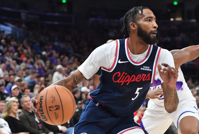 快船锋线大将稳定发挥，核心球员低迷成隐忧