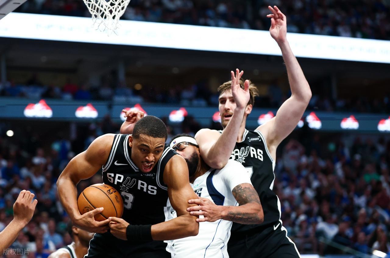 马刺125:92大胜独行侠后，约翰逊与教练组或实施三大战略调整