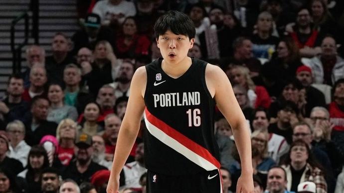 杨瀚森NBA首秀：数据平淡却意义非凡，与姚明首秀相似