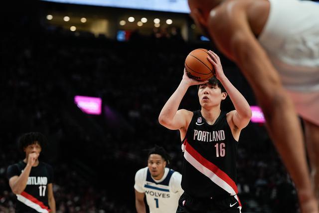 杨瀚森NBA首秀2分1板 开拓者惜败森林狼