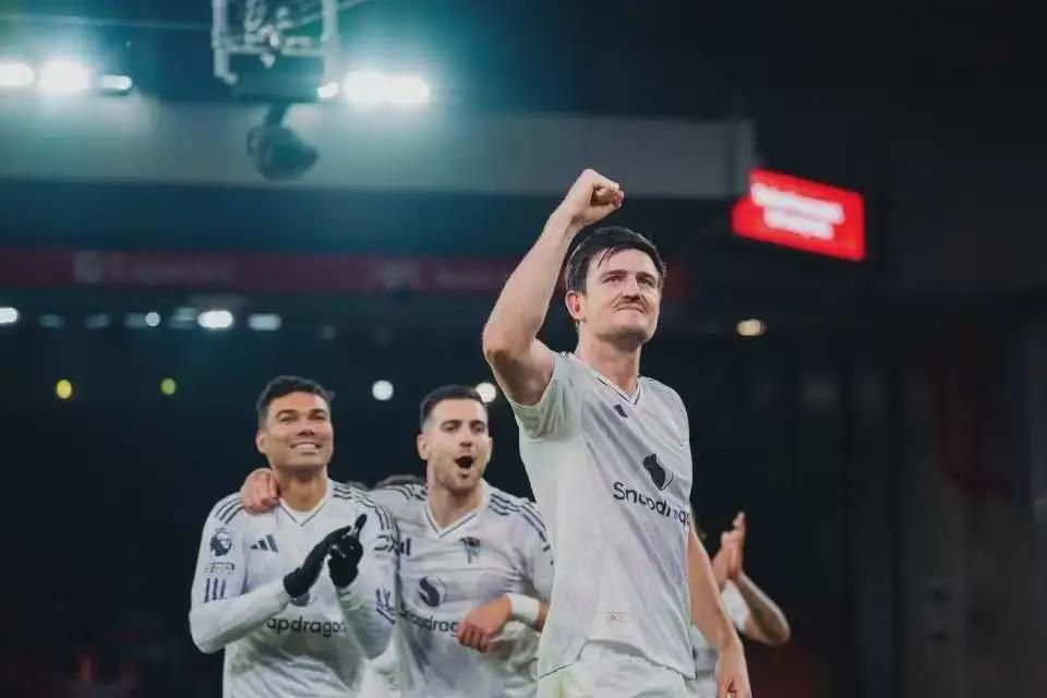 从曼联队长到逆境反击：马奎尔的职业精神诠释红魔魂