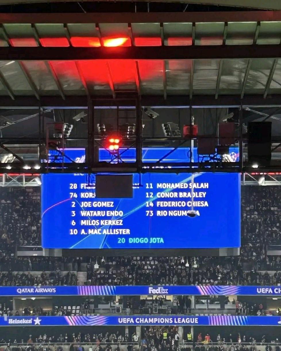 法兰克福暖心举动：播报利物浦名单时特别纪念若塔