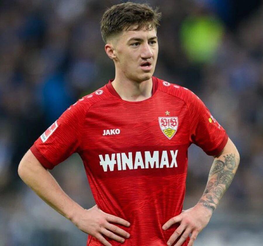 曼联冬窗转会新动向：4300万镑可签德甲悍将，巴莱巴表忠心