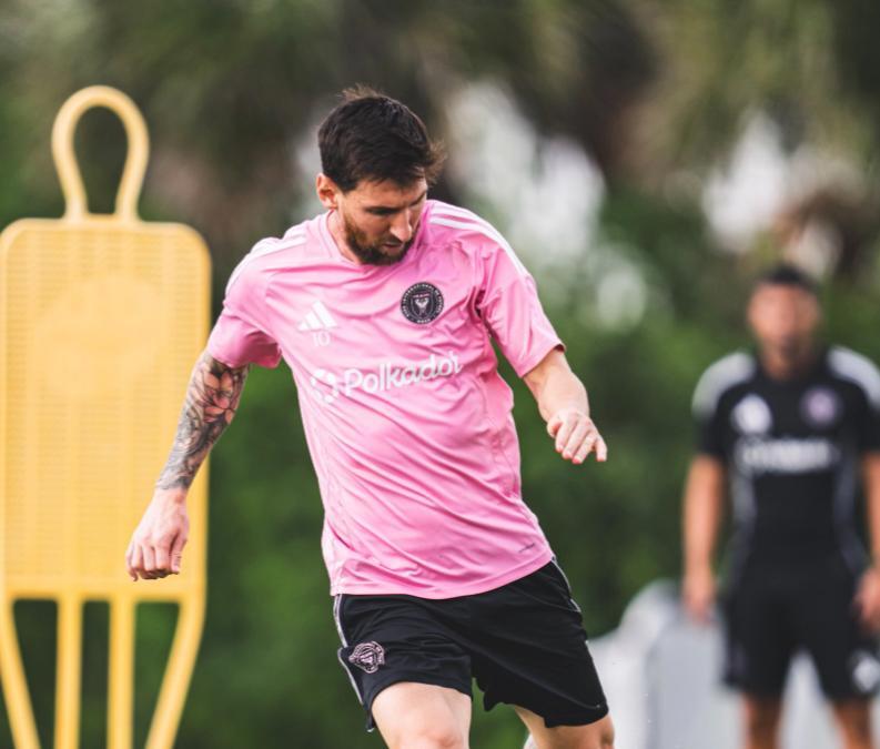 梅西距1000球仅111球之遥，每年37球或破C罗独占纪录