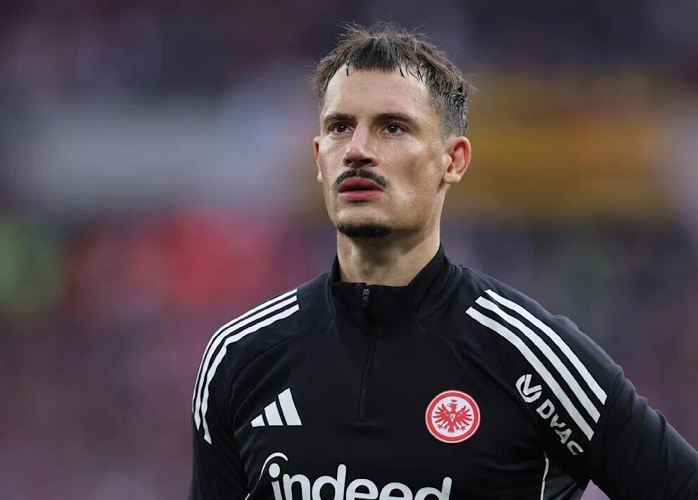 法兰克福队长科赫：开局良好却失节奏，难敌利物浦强攻