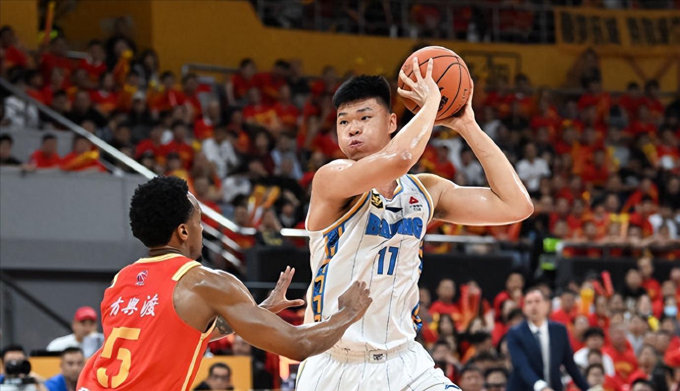 CBA唯一特权！范子铭手握交易否决权，四年顶薪却场均个位数