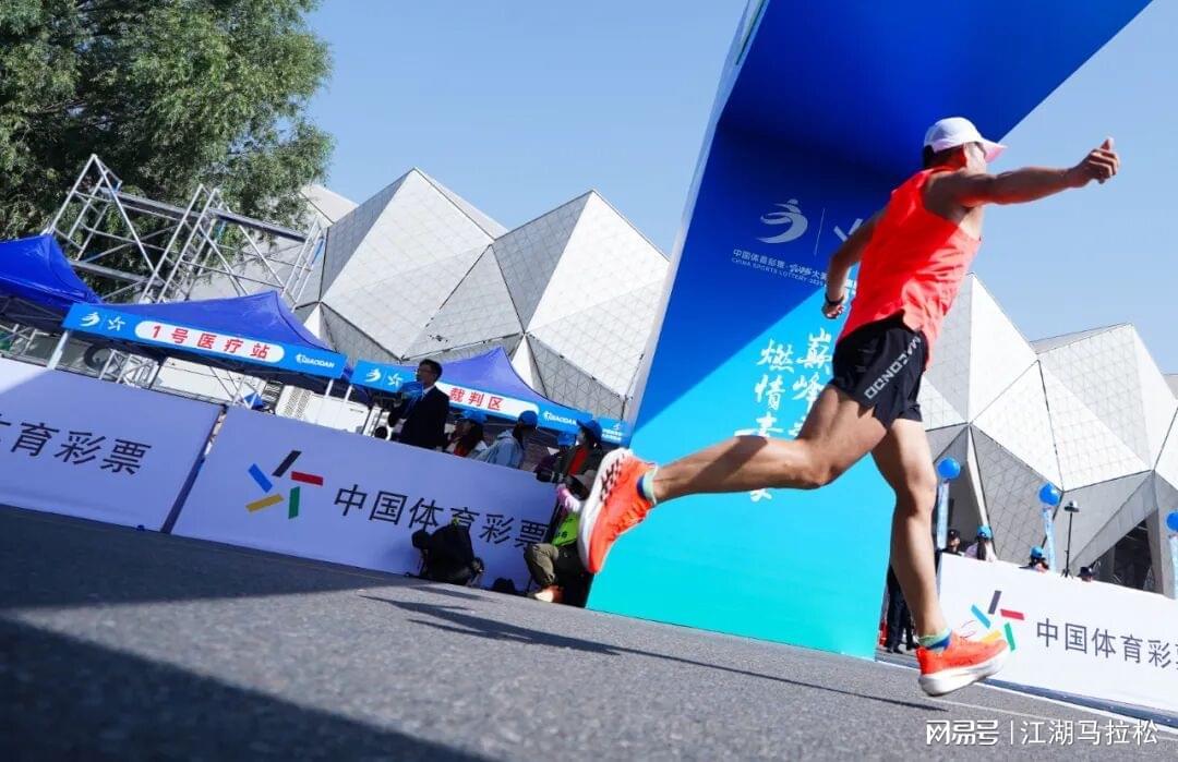 多地马拉松赛事取消，赛事物料浪费与经济损失引关注