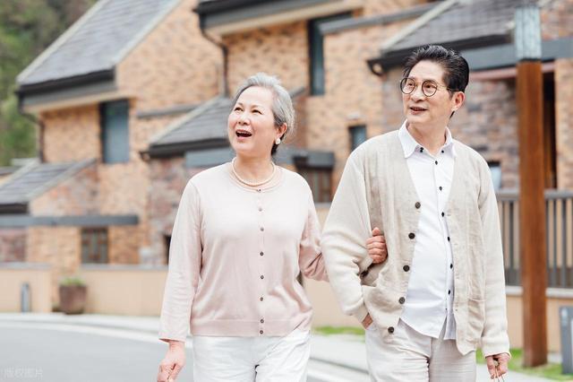 学医后才明白，增强骨密度最好的运动，不是散步游泳，而是这个