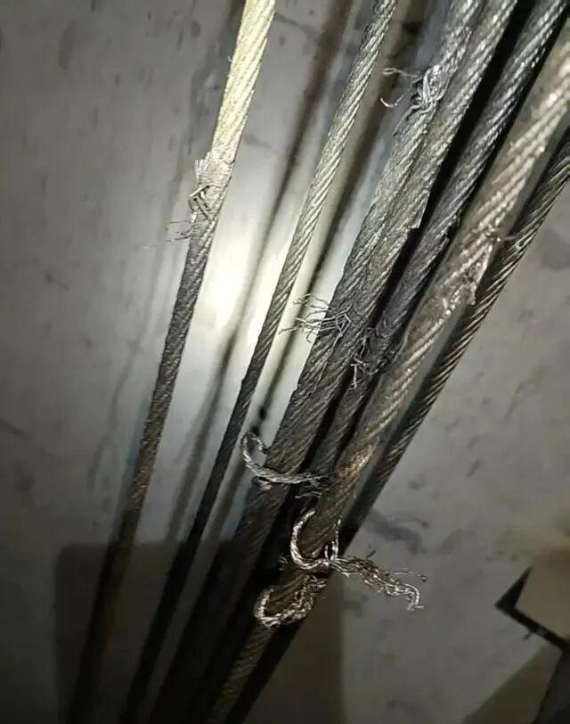 内蒙古呼和浩特一小区23部电梯钢绳遭恶意切割，关键承重部位受损