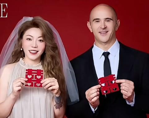 苏超南京队外籍主帅成南京女婿，深情表白第二故乡