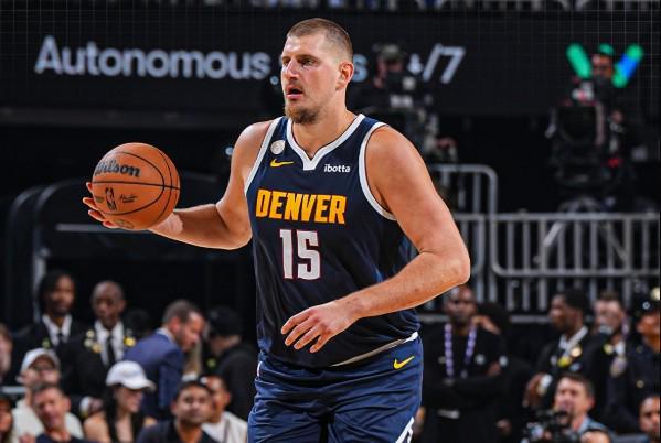 约基奇外线手凉后程疲软，23中8砍21分13板10助仍难救主