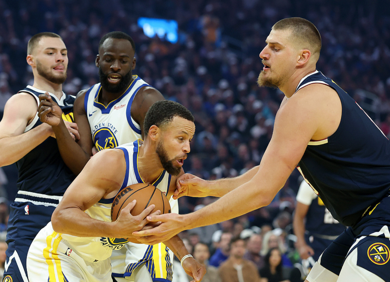 库里42+7超神表现：Logo绝平+加时7分锁定胜局，勇士险胜掘金