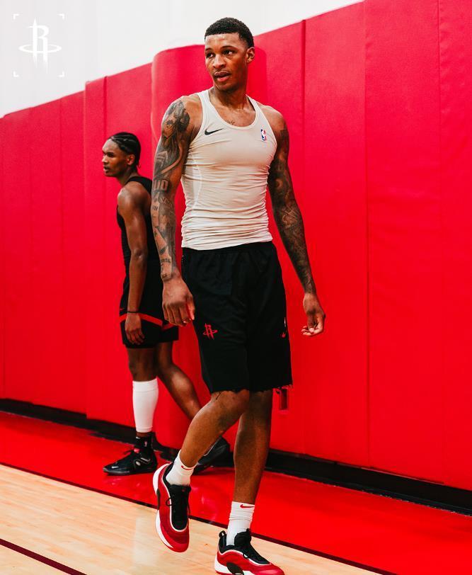 单场39分+5记三分！火箭申京化身神射手，搭档盛赞其全能表现