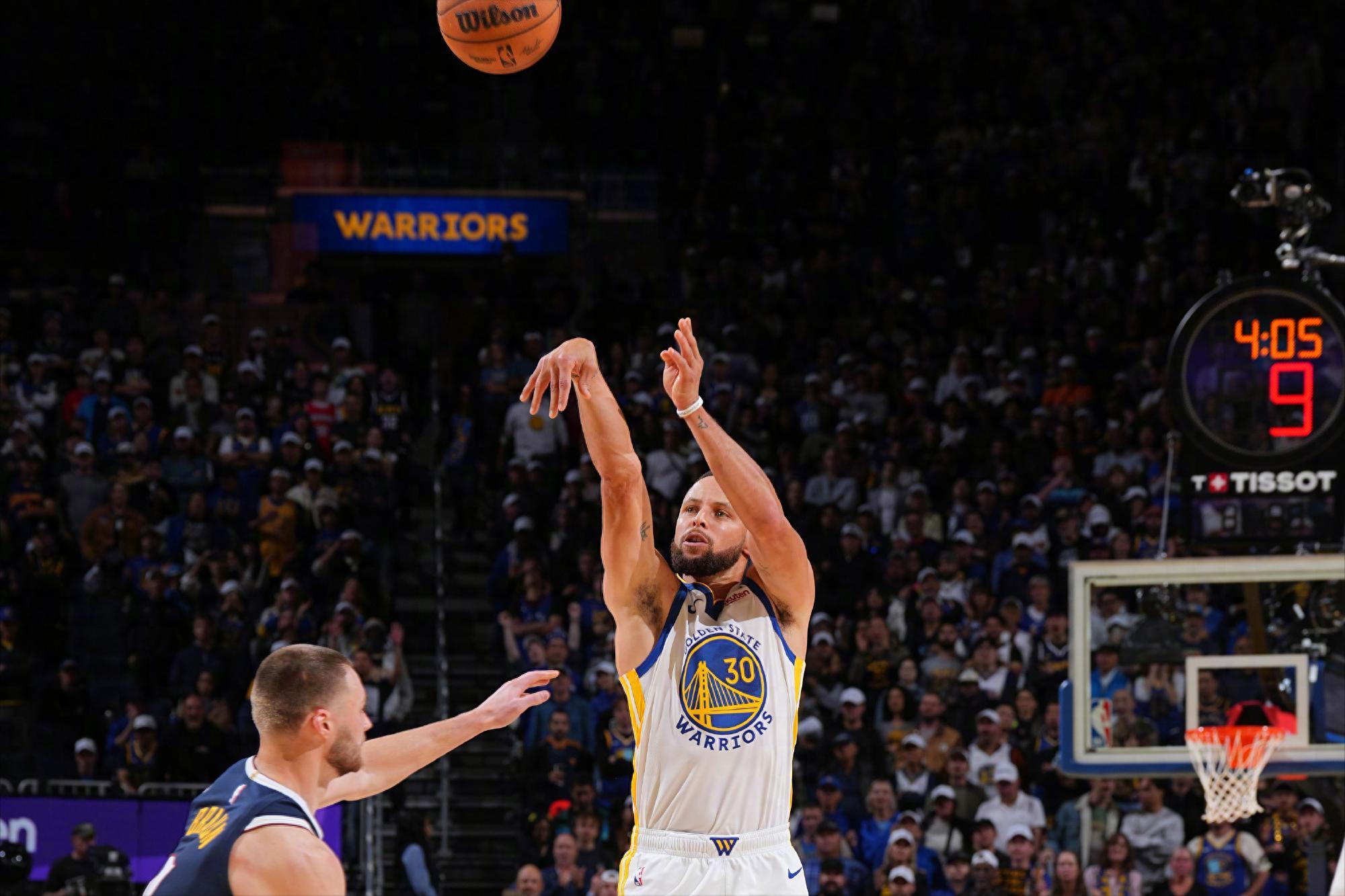 库里狂轰42分创多项纪录！勇士豪取两连胜，五大争冠优势全面解析