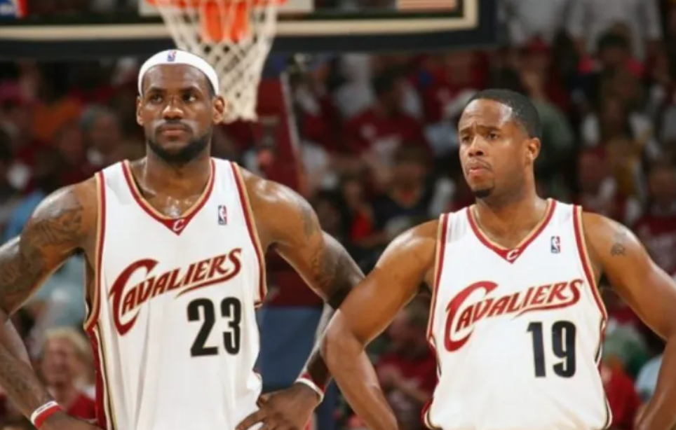 前NBA射手达蒙-琼斯涉赌被捕，牵连詹姆斯引发关注