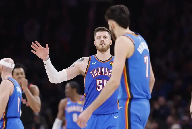 火箭五高阵容显威力，17分钟力压卫冕冠军雷霆