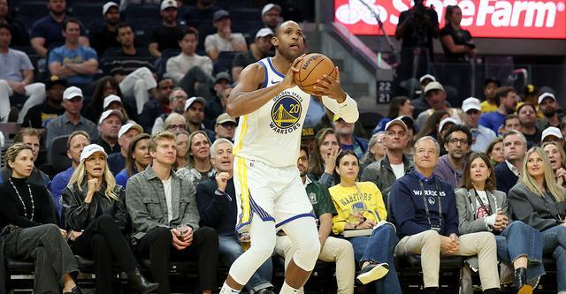 霍福德勇士首秀：防守全力以赴，进攻依赖三巨头