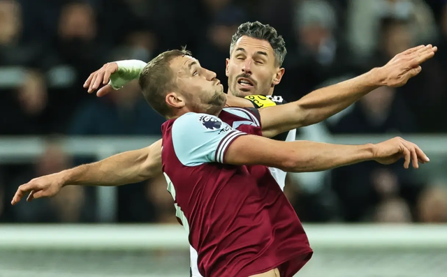 英超焦点战：利兹联VS西汉姆联，保级大战一触即发