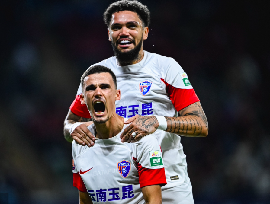 中超第28轮：梅州客家1-4不敌云南玉昆，恩里克双响迪力穆拉提世界波