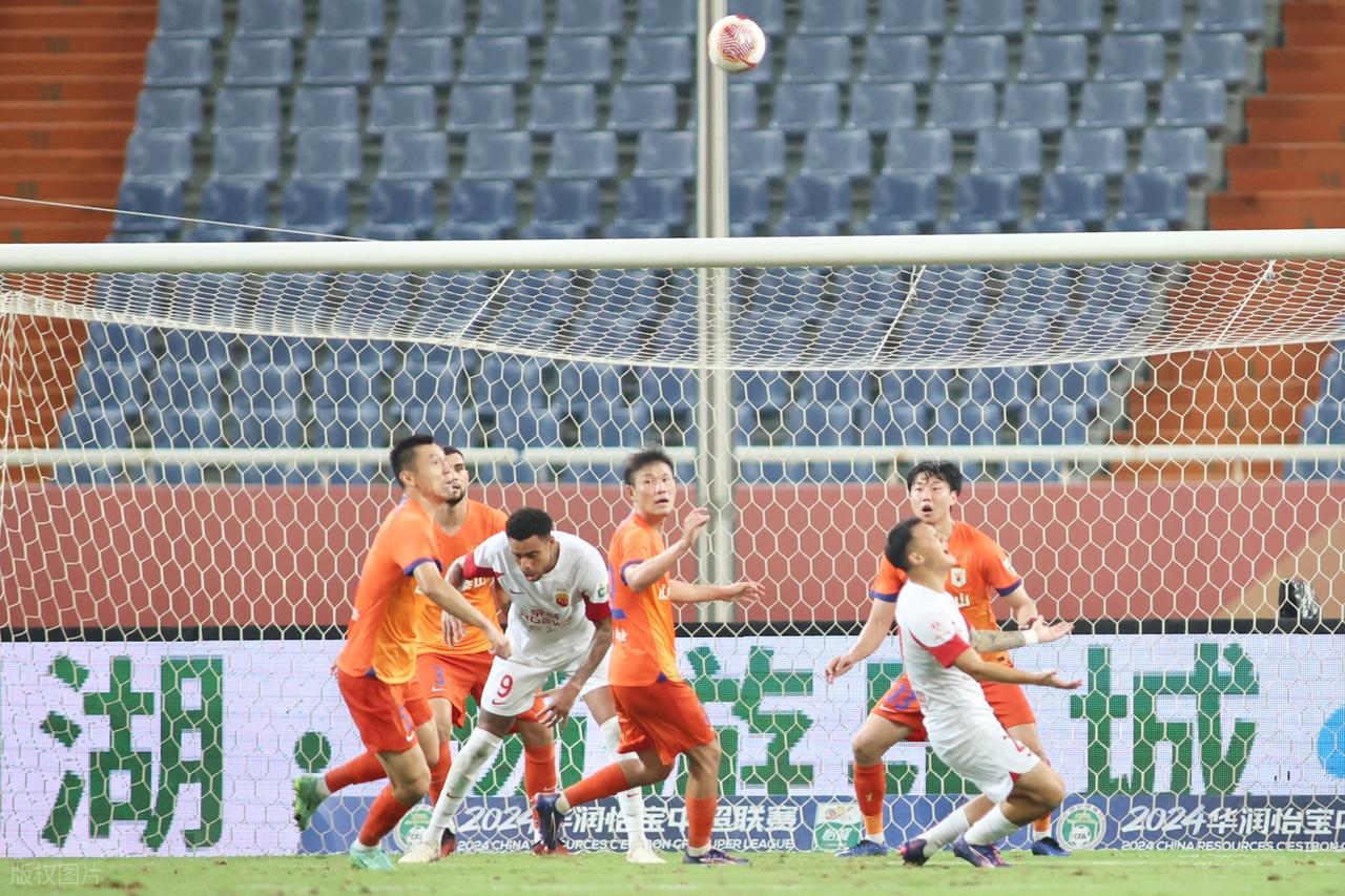 乌兹别克名哨执哨泰山vs海港，公平对决成焦点