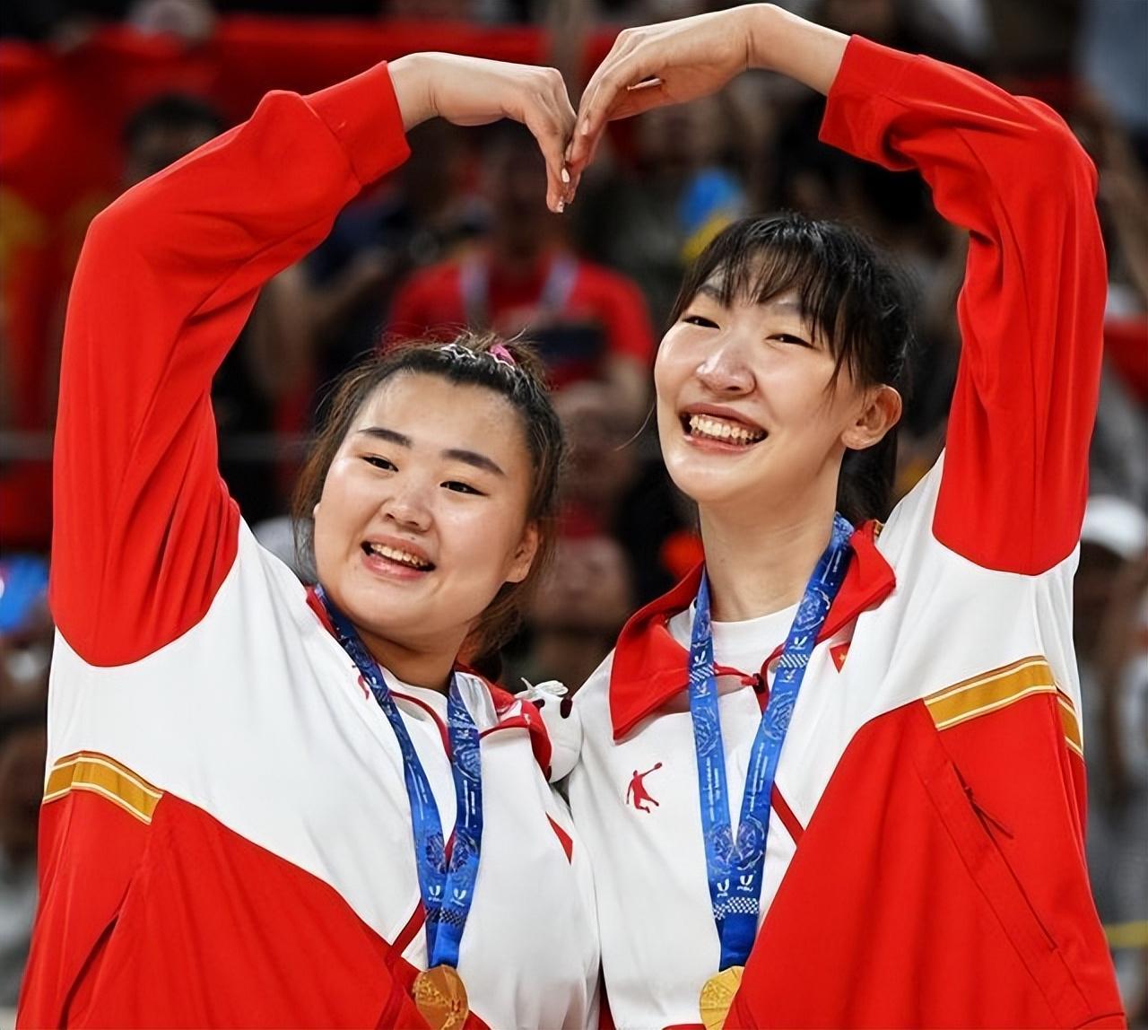 24岁2米01女篮新星刘禹彤：双料得分王，女版奥尼尔闪耀赛场