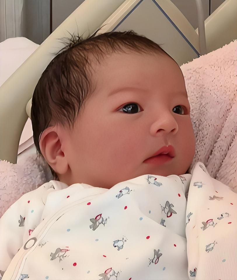 郭富城也没想到，三胎得女不到24小时，方媛就替他狠狠“争光”了