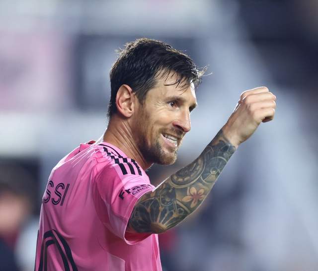 38岁梅西美职联震撼表现：鱼跃冲顶破门，赛季30球创辉煌