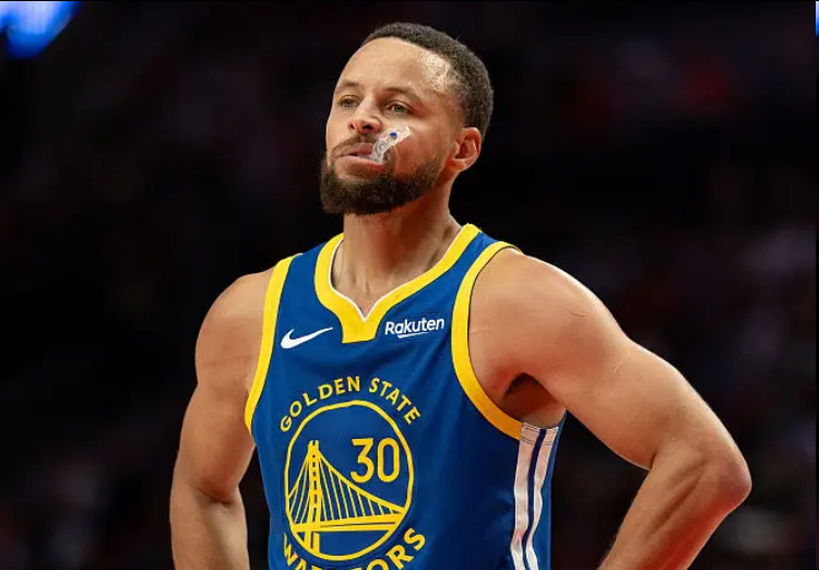 库里连续两场35+创历史！37岁神迹仅次于篮球之神乔丹