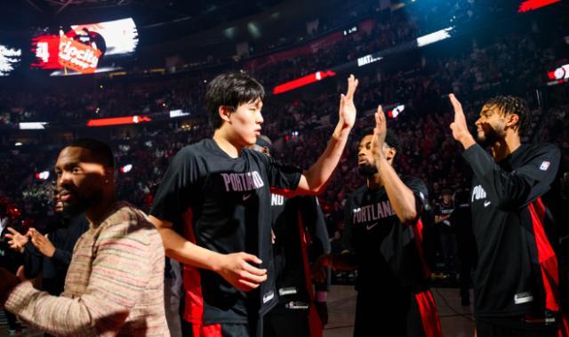 杨瀚森：适应NBA强度，团结助开拓者破局