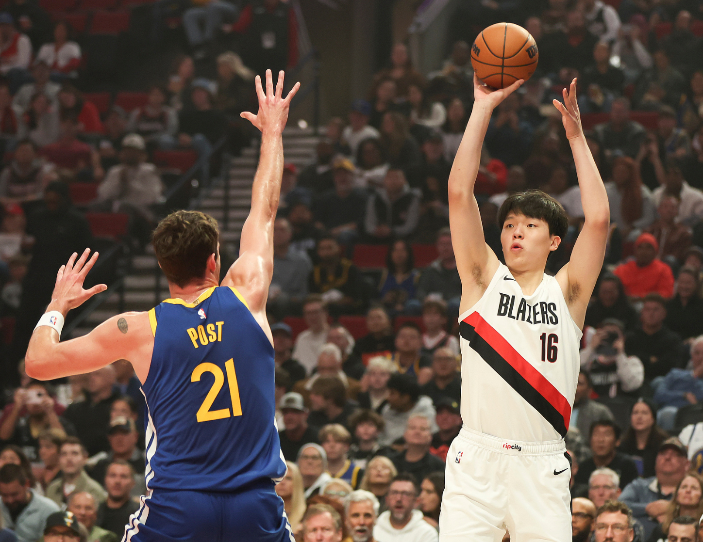 7分14秒创生涯新高！杨瀚森1扣2帽超首秀，赞队友拼搏精神