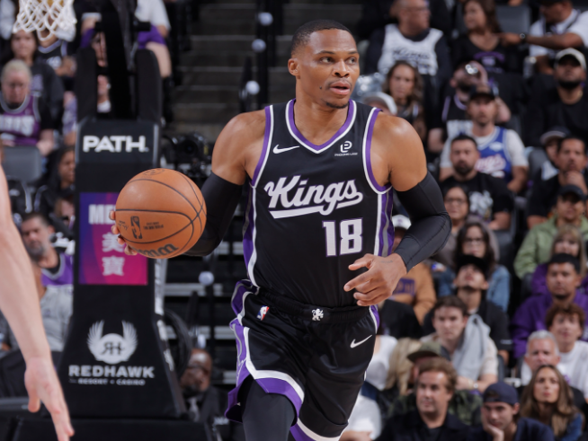 威少首秀助力国王险胜爵士！小萨准绝杀，拉文马尔卡宁对飙