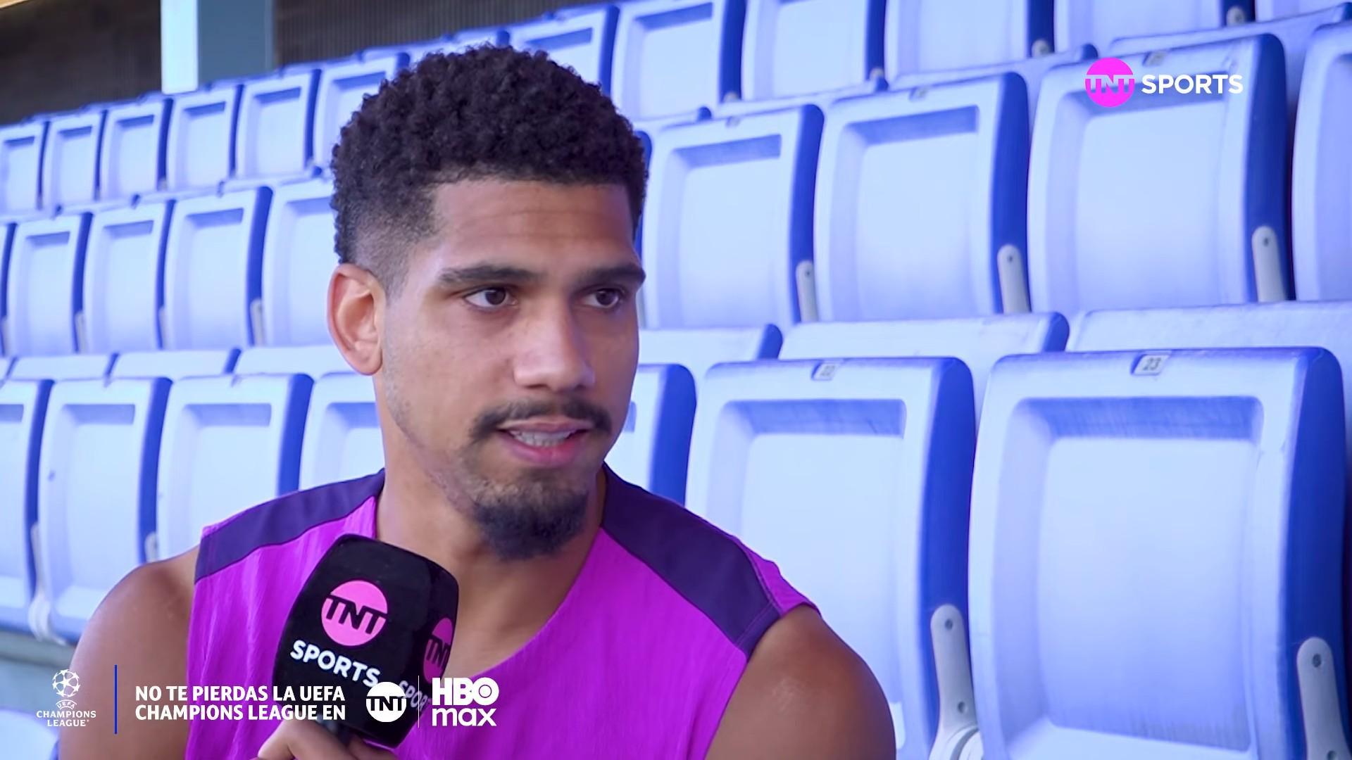 阿劳霍专访：国家德比意义非凡，享受与维尼修斯对位较量