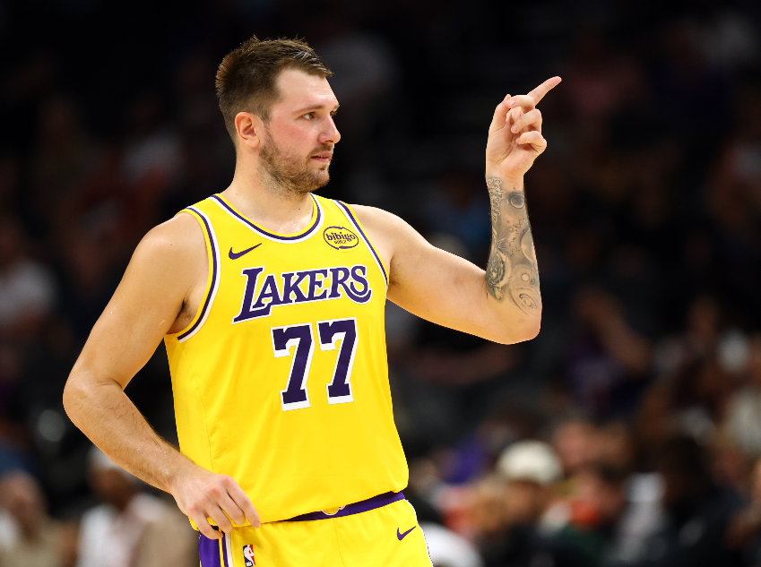 湖人128-110大胜森林狼：4人满分表现，4人及格发挥