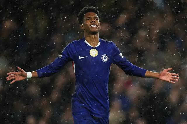 前教练揭秘：埃斯特旺天赋异禀，童年获封‘小梅西’