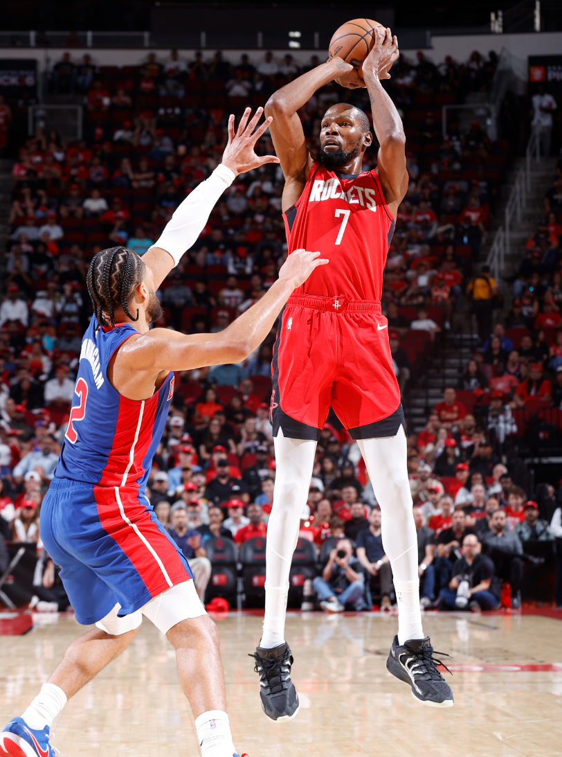 NBA常规赛：火箭遭活塞逆转吞二连败，杜兰特37分难救主