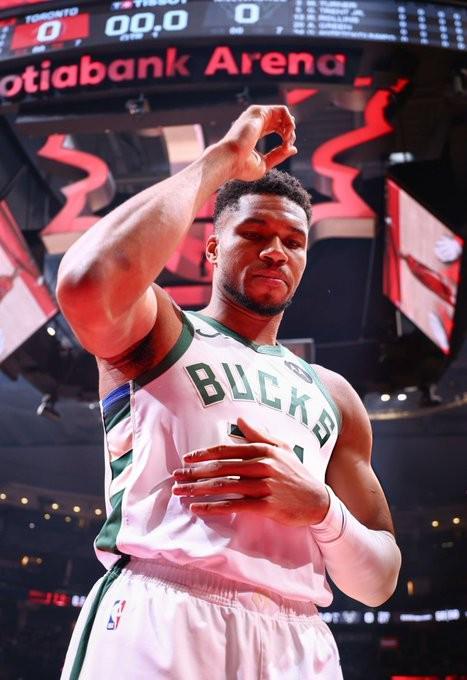 字母哥狂砍31分20板7助，雄鹿力克猛龙迎两连胜