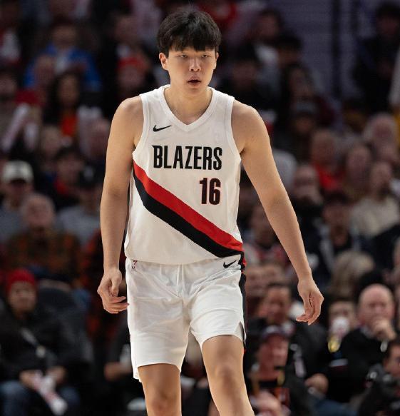 杨瀚森低迷vs林葳爆发：中国球员海外赛场表现对比