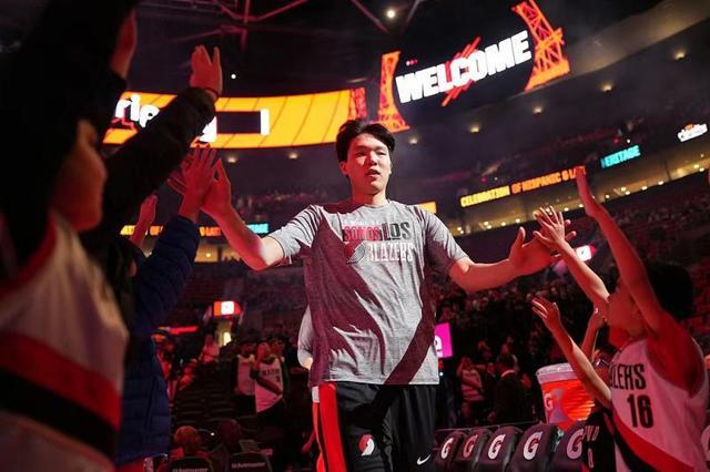 NBA战报｜杨瀚森末节登场献2分2封盖 开拓者胜勇士