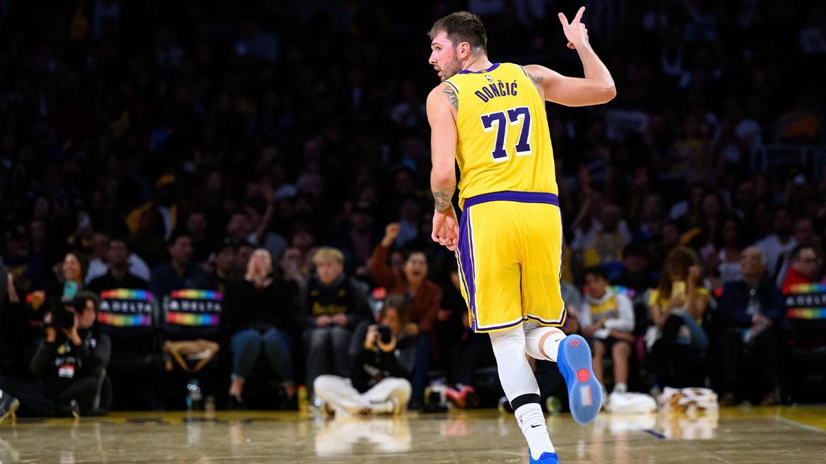 湖人东契奇创历史！开局两场狂轰92分超越杰里·韦斯特