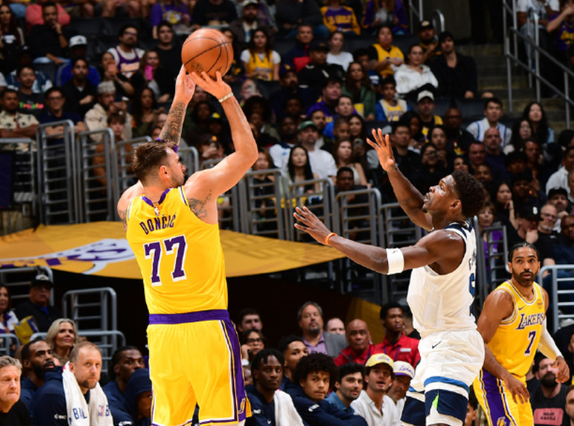 东契奇49分准三双率湖人大胜森林狼，新赛季首胜终到来