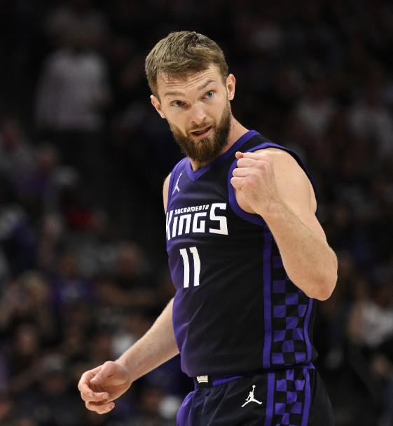 萨博尼斯关键补篮准绝杀！国王险胜爵士首战告捷