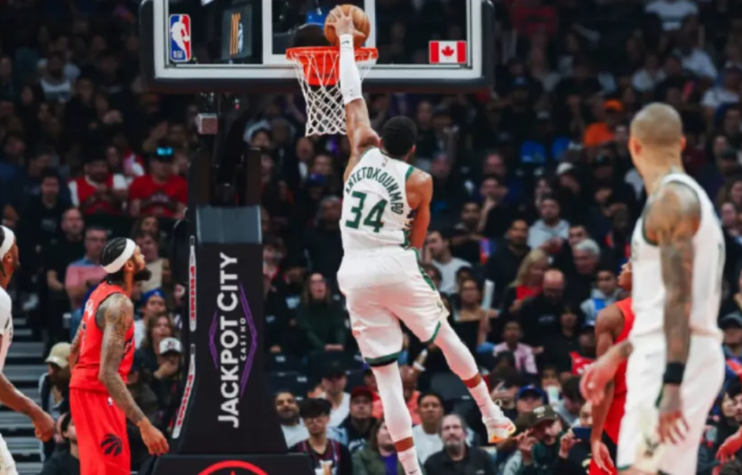 字母哥狂砍31分20篮板！雄鹿轻松胜猛龙，未来或创历史