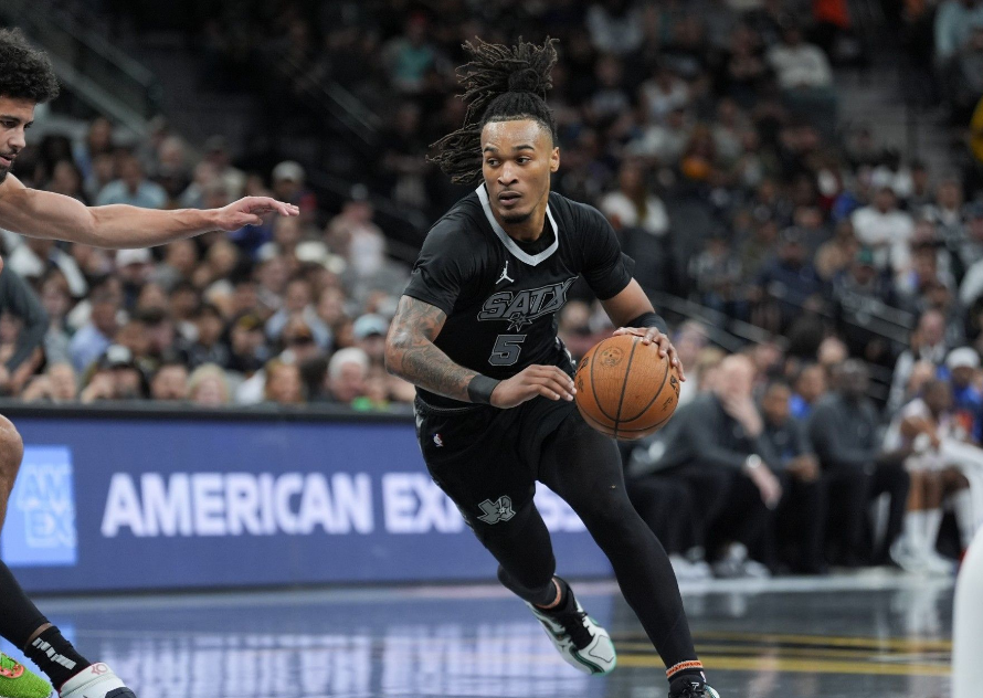 马刺加时胜鹈鹕！卡斯尔16+5+6成关键先生