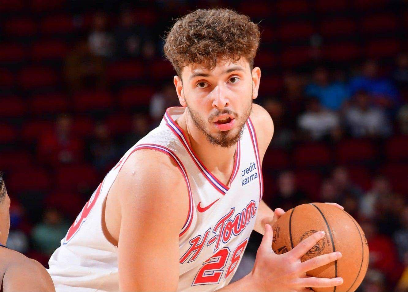 火箭不敌活塞！申京18投5中17分7助，关键扳平球被大帽