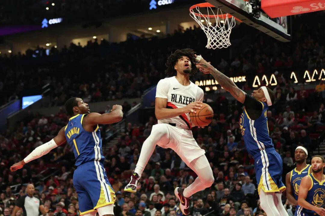 暴扣+火锅！杨瀚森助开拓者首战告捷，NBA新赛季首胜