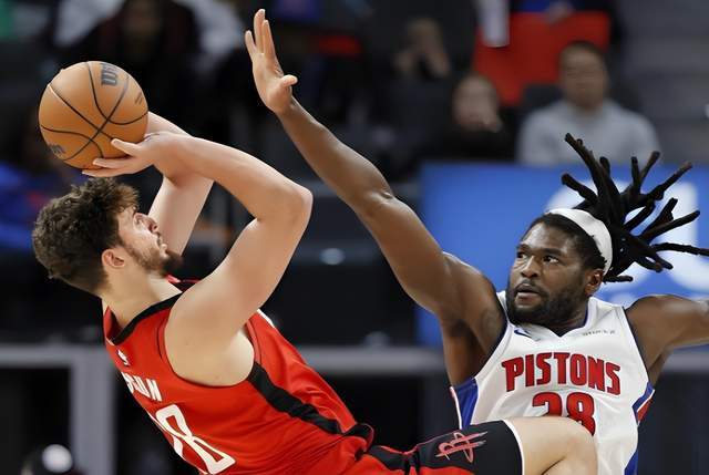 火箭新赛季两连败！单核难撑大局，攻防体系亟待重建