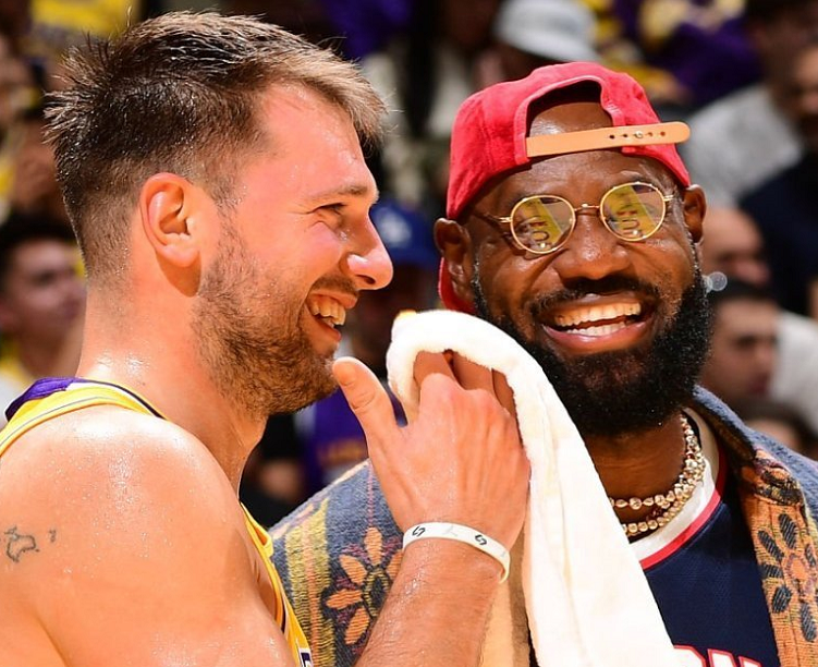 东契奇狂轰49分11板8助，创2项NBA历史第一纪录引爆全场