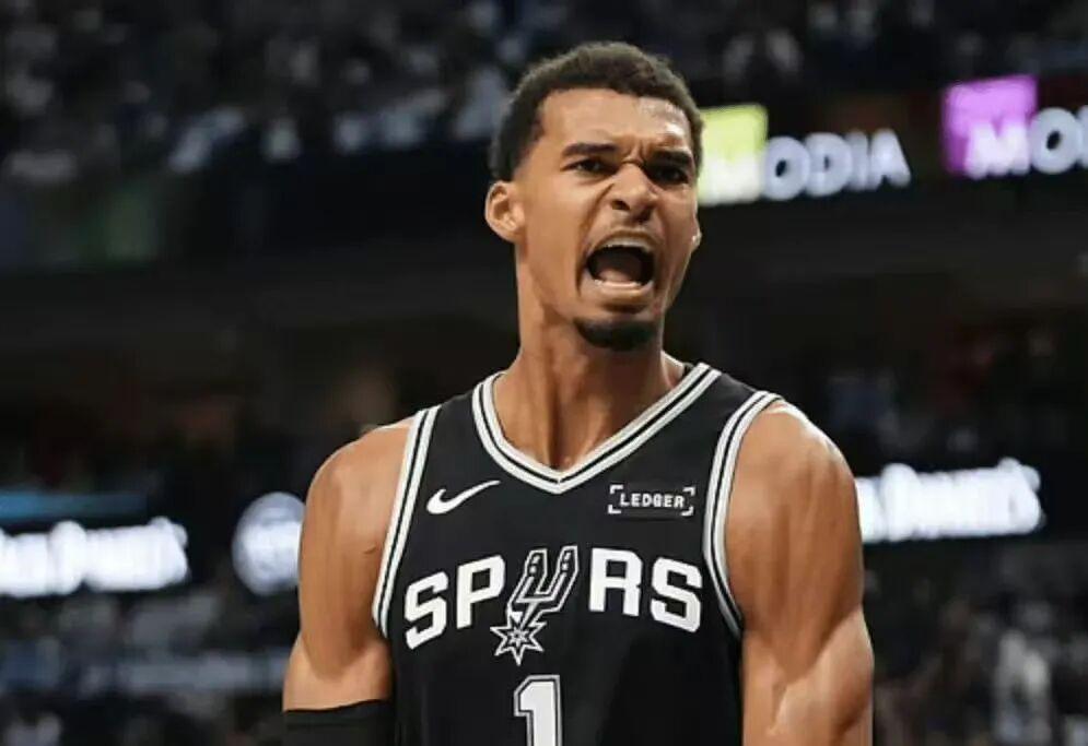 文班亚马29+11+9封盖！状元对决胖虎，马刺险胜鹈鹕