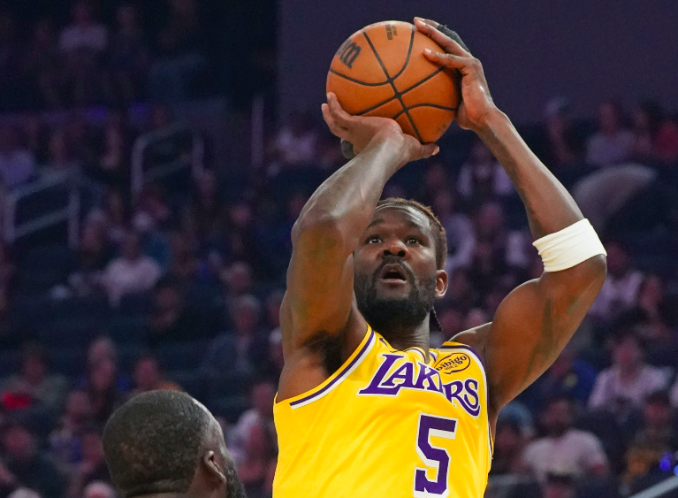 艾顿揭秘取胜关键：防守调整与信任东契奇、教练组